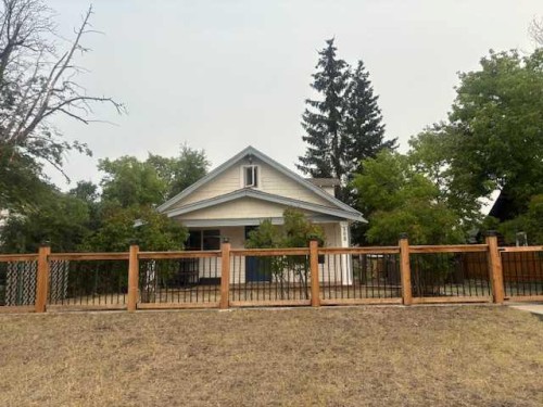 308 Balsam Avenue, Jasper, AB - Outdoor