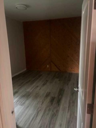 308 Balsam Avenue, Jasper, AB - Indoor Photo Showing Other Room