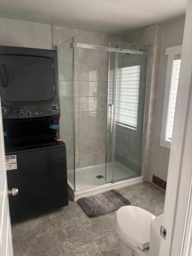 308 Balsam Avenue, Jasper, AB - Indoor Photo Showing Bathroom
