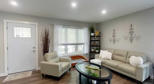 7101 Glenwood Drive, Edson, AB - Indoor Photo Showing Living Room