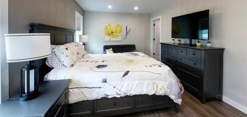 7101 Glenwood Drive, Edson, AB - Indoor Photo Showing Bedroom