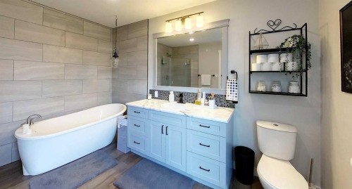 7101 Glenwood Drive, Edson, AB - Indoor Photo Showing Bathroom