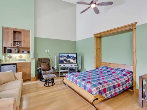 307-155 Crossbow Place, Canmore, AB - Indoor Photo Showing Bedroom