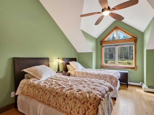 307-155 Crossbow Place, Canmore, AB - Indoor Photo Showing Bedroom