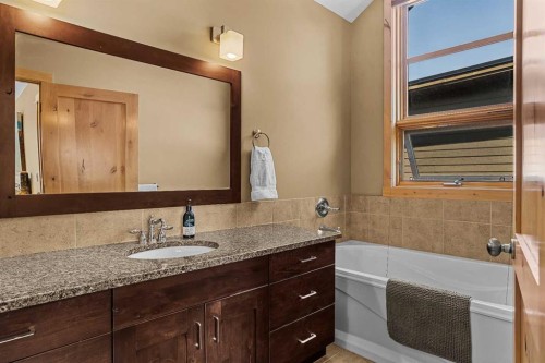 516 8Th Avenue, Canmore, AB - Indoor Photo Showing Bathroom