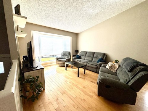 321 Collinge Road, Hinton, AB - Indoor Photo Showing Living Room