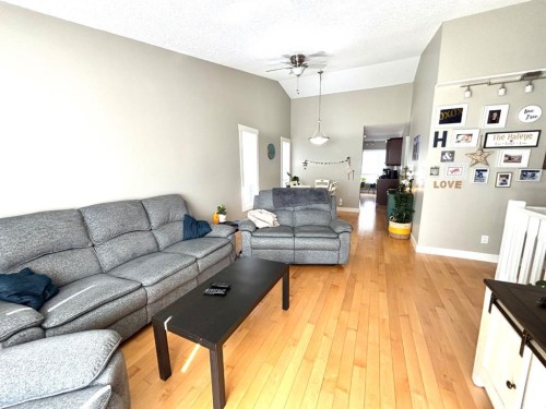 321 Collinge Road, Hinton, AB - Indoor Photo Showing Living Room