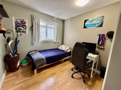 321 Collinge Road, Hinton, AB - Indoor Photo Showing Bedroom