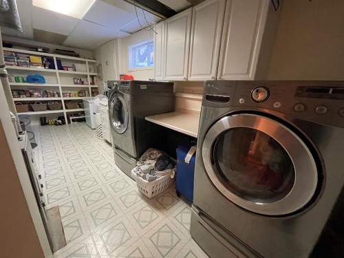 321 Collinge Road, Hinton, AB - Indoor Photo Showing Laundry Room