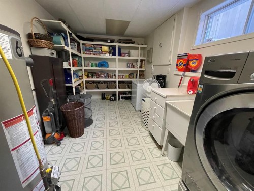 321 Collinge Road, Hinton, AB - Indoor Photo Showing Laundry Room