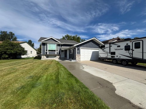 321 Collinge Road, Hinton, AB - Outdoor With Facade