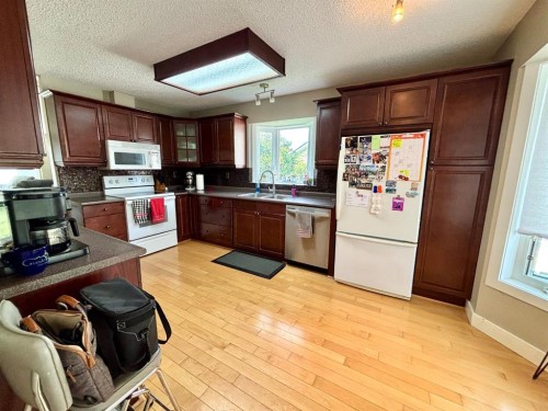 321 Collinge Road, Hinton, AB - Indoor Photo Showing Kitchen With Double Sink