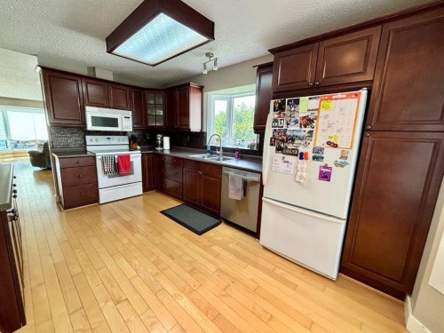 321 Collinge Road, Hinton, AB - Indoor Photo Showing Kitchen With Double Sink