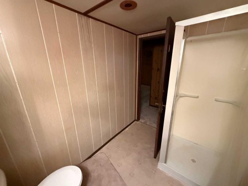 105 Poplar Place, Hinton, AB - Indoor Photo Showing Bathroom