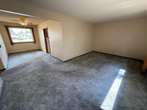 105 Poplar Place, Hinton, AB - Indoor Photo Showing Other Room