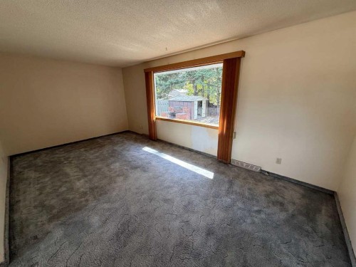 105 Poplar Place, Hinton, AB - Indoor Photo Showing Other Room