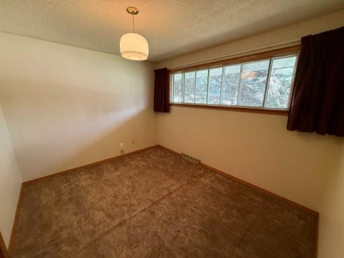 105 Poplar Place, Hinton, AB - Indoor Photo Showing Other Room