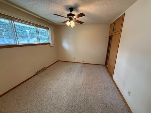 105 Poplar Place, Hinton, AB - Indoor Photo Showing Other Room