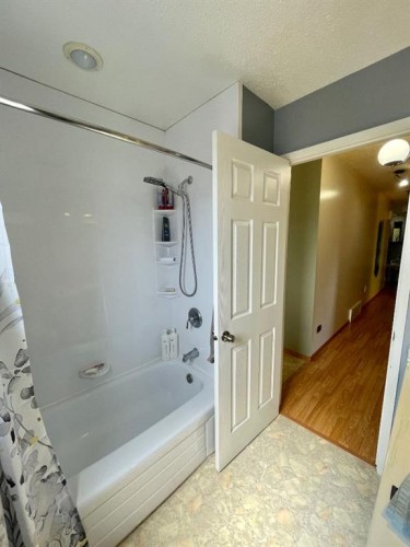 1418 53 Street, Edson, AB - Indoor Photo Showing Bathroom