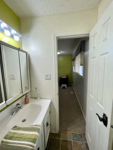 1418 53 Street, Edson, AB - Indoor Photo Showing Bathroom