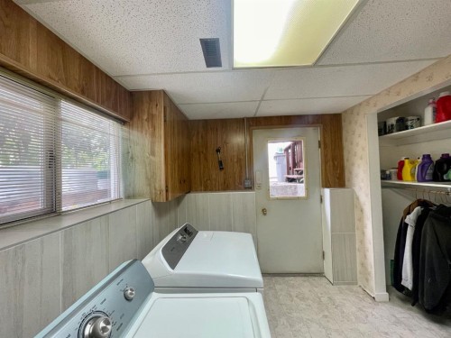 1418 53 Street, Edson, AB - Indoor Photo Showing Laundry Room