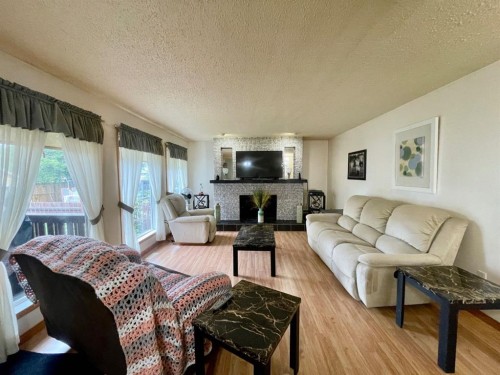 1418 53 Street, Edson, AB - Indoor Photo Showing Living Room