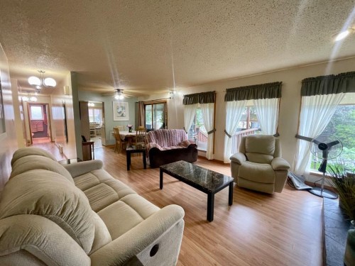 1418 53 Street, Edson, AB - Indoor Photo Showing Living Room