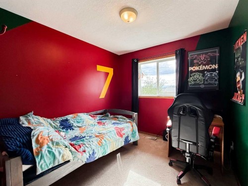 382 Skogg Avenue, Hinton, AB - Indoor Photo Showing Bedroom