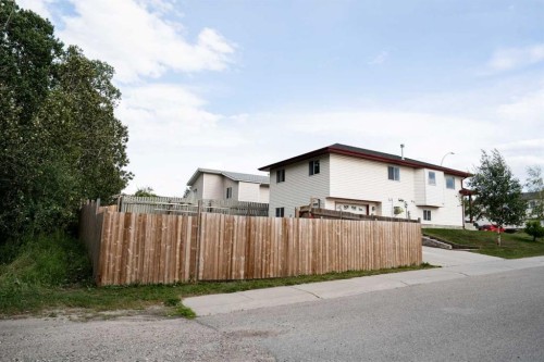 382 Skogg Avenue, Hinton, AB - Outdoor