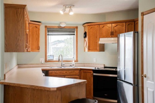 382 Skogg Avenue, Hinton, AB - Indoor Photo Showing Kitchen With Double Sink