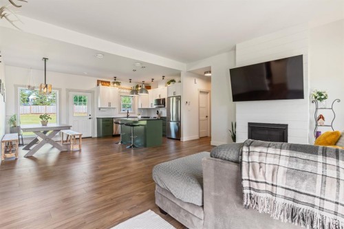 5406 Poplar Lane, Athabasca, AB - Indoor Photo Showing Living Room