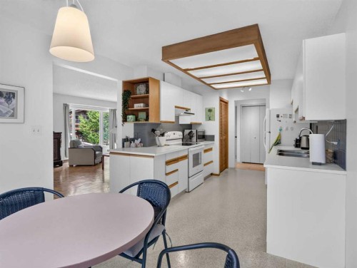 22 Pinewood Crescent, Canmore, AB - Indoor Photo Showing Kitchen