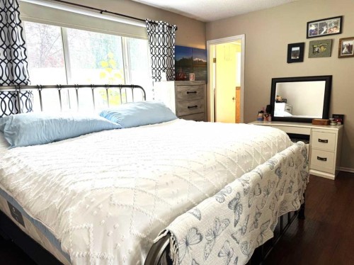 74008 Southshore Drive, Widewater, AB - Indoor Photo Showing Bedroom