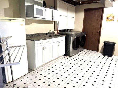 74008 Southshore Drive, Widewater, AB - Indoor Photo Showing Laundry Room