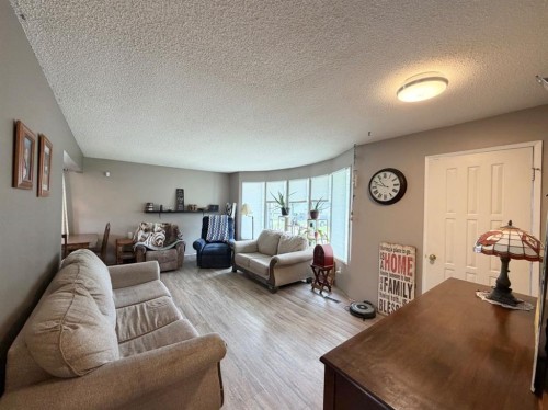 5746 9 Avenue, Edson, AB - Indoor Photo Showing Living Room