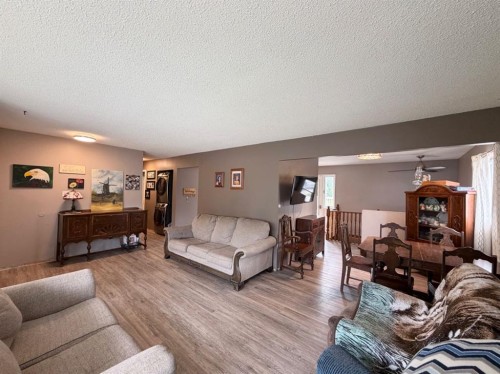 5746 9 Avenue, Edson, AB - Indoor Photo Showing Living Room