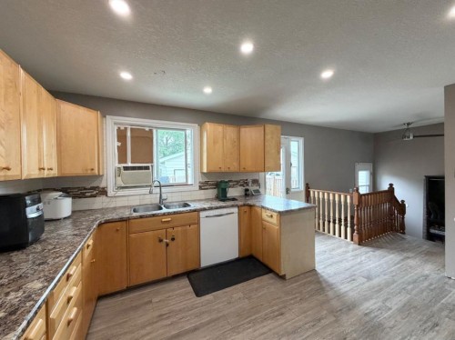 5746 9 Avenue, Edson, AB - Indoor Photo Showing Kitchen With Double Sink