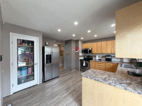 5746 9 Avenue, Edson, AB - Indoor Photo Showing Kitchen