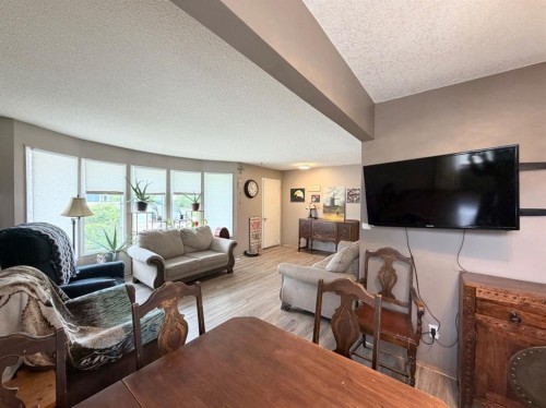 5746 9 Avenue, Edson, AB - Indoor Photo Showing Living Room