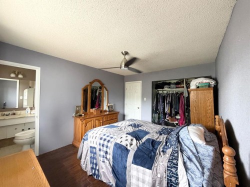 5746 9 Avenue, Edson, AB - Indoor Photo Showing Bedroom