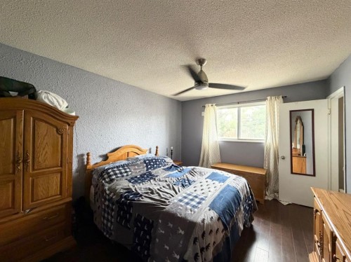 5746 9 Avenue, Edson, AB - Indoor Photo Showing Bedroom