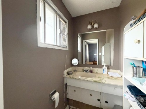 5746 9 Avenue, Edson, AB - Indoor Photo Showing Bathroom