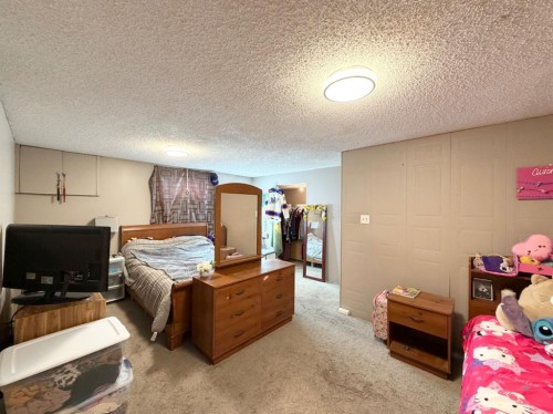 5746 9 Avenue, Edson, AB - Indoor Photo Showing Bedroom