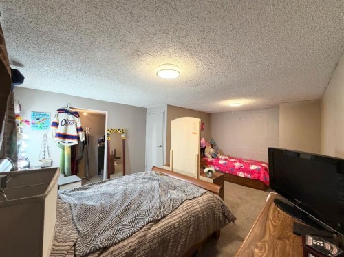 5746 9 Avenue, Edson, AB - Indoor Photo Showing Bedroom