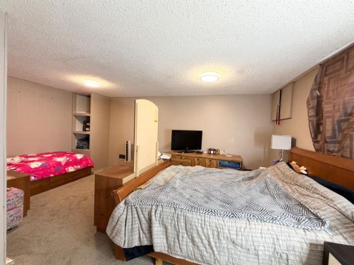 5746 9 Avenue, Edson, AB - Indoor Photo Showing Bedroom
