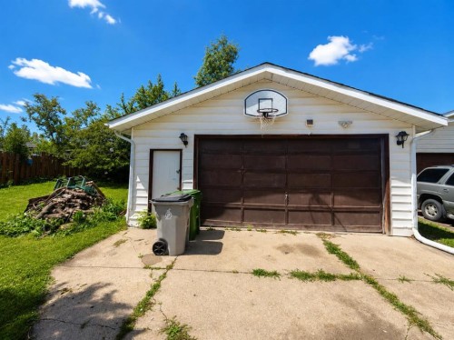 5746 9 Avenue, Edson, AB - Outdoor