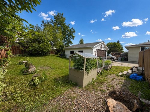 5746 9 Avenue, Edson, AB - Outdoor