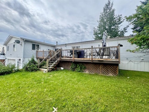 517 3Rd Avenue, Fox Creek, AB - Outdoor With Deck Patio Veranda
