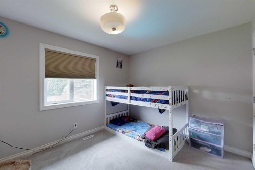 45 Springwood Drive Ne, Slave Lake, AB - Indoor Photo Showing Bedroom