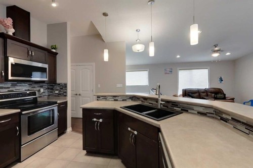 45 Springwood Drive Ne, Slave Lake, AB - Indoor Photo Showing Kitchen With Double Sink With Upgraded Kitchen